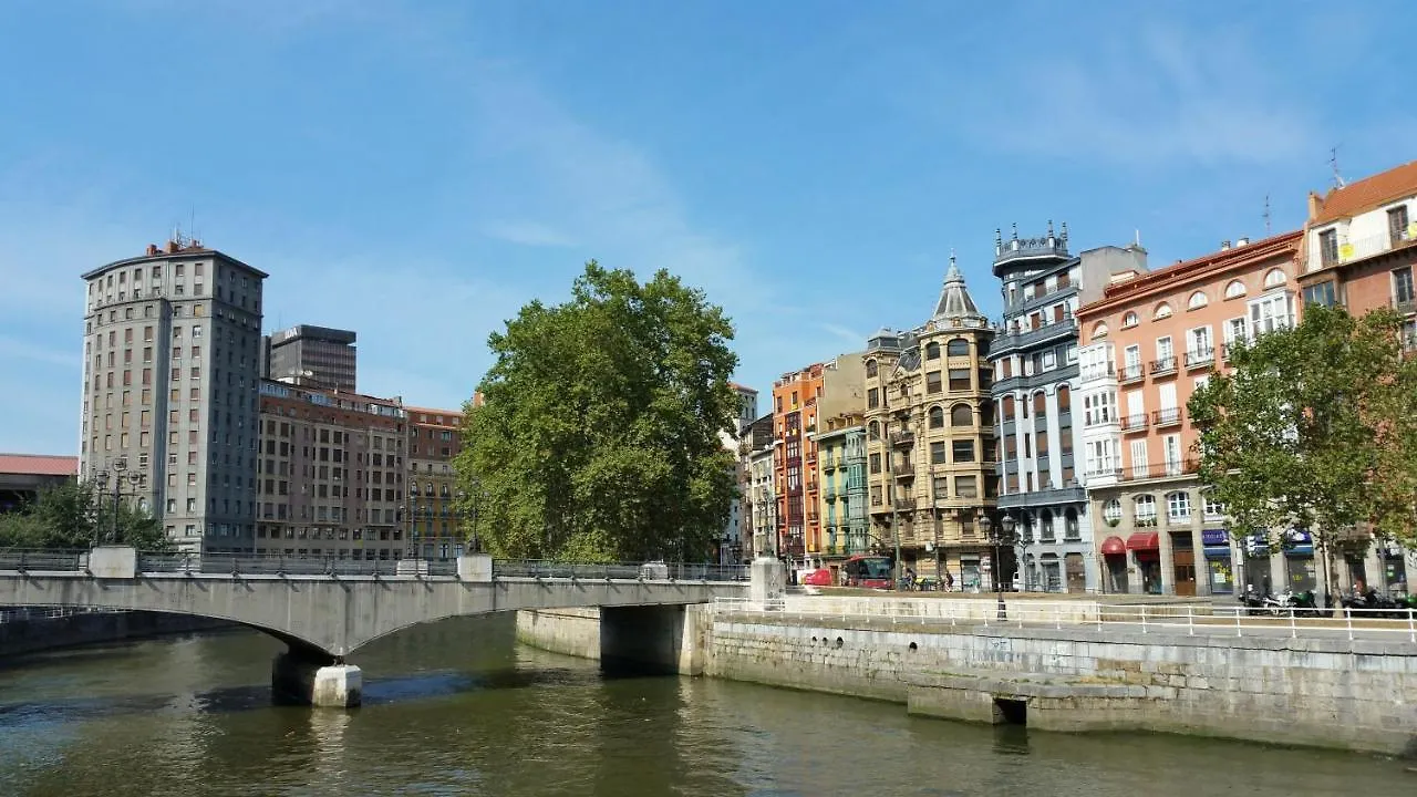 Apartamento Centrico Con Vistas A La Ria! Garaje, Ideal 2-4 بلباو