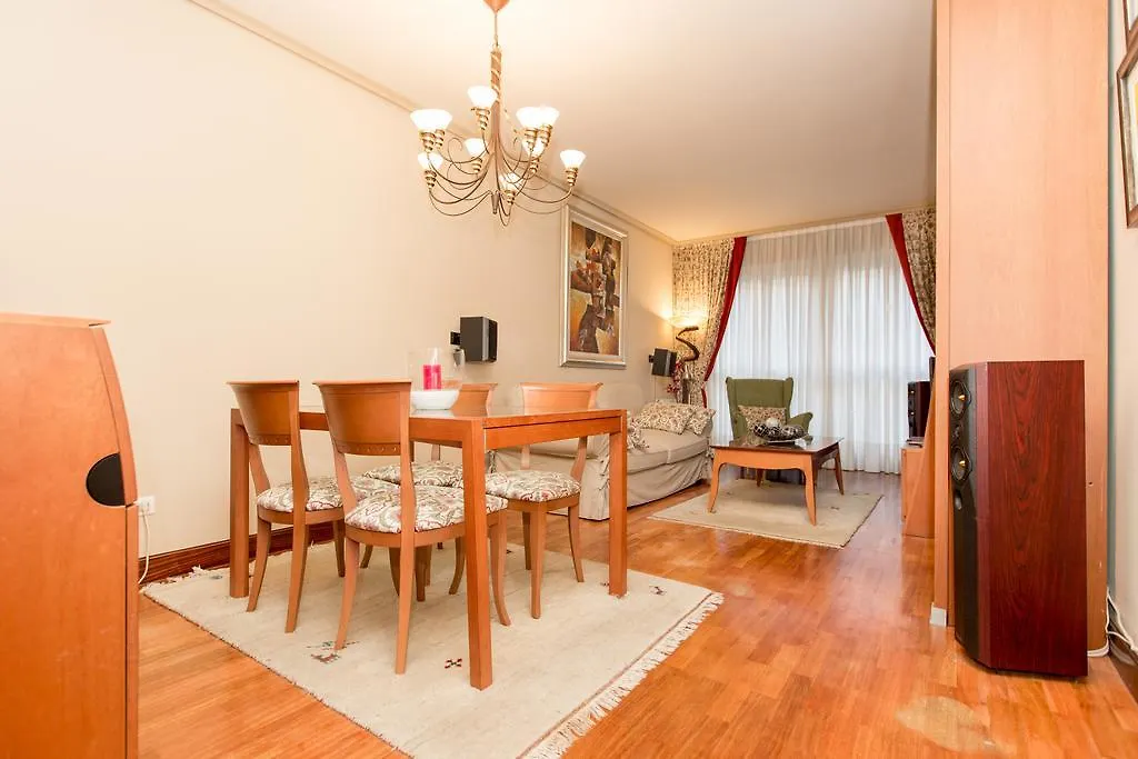 Apartamento Centrico Con Vistas A La Ria! Garaje, Ideal 2-4 0*, Bilbao Spanien