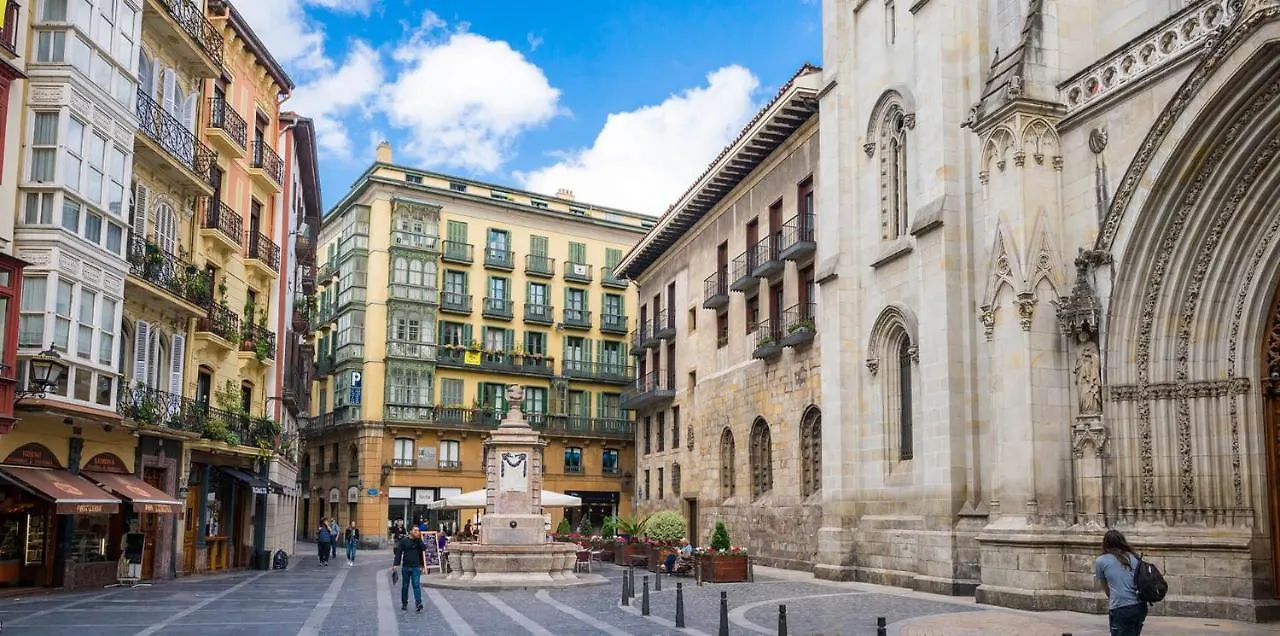 Apartamento Centrico Con Vistas A La Ria! Garaje, Ideal 2-4