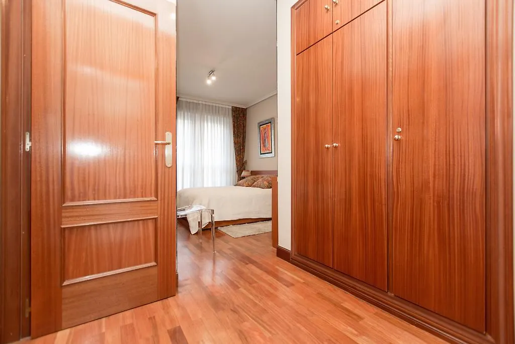 Apartment Apartamento Centrico Con Vistas A La Ria! Garaje, Ideal 2-4 Spanien